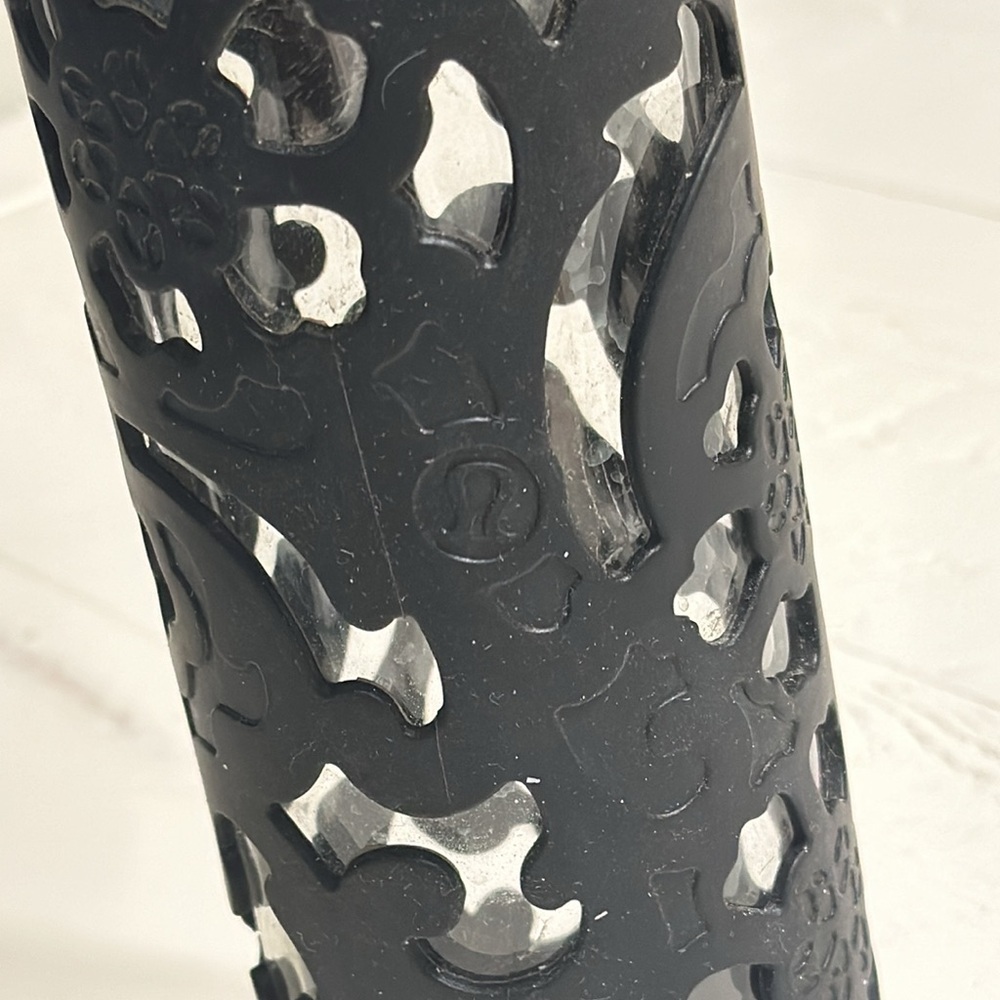 Lululemon black daisy water bottle Y2K 2012 Lululemon Pure Balance Water Bottle - Picture 2 of 9
